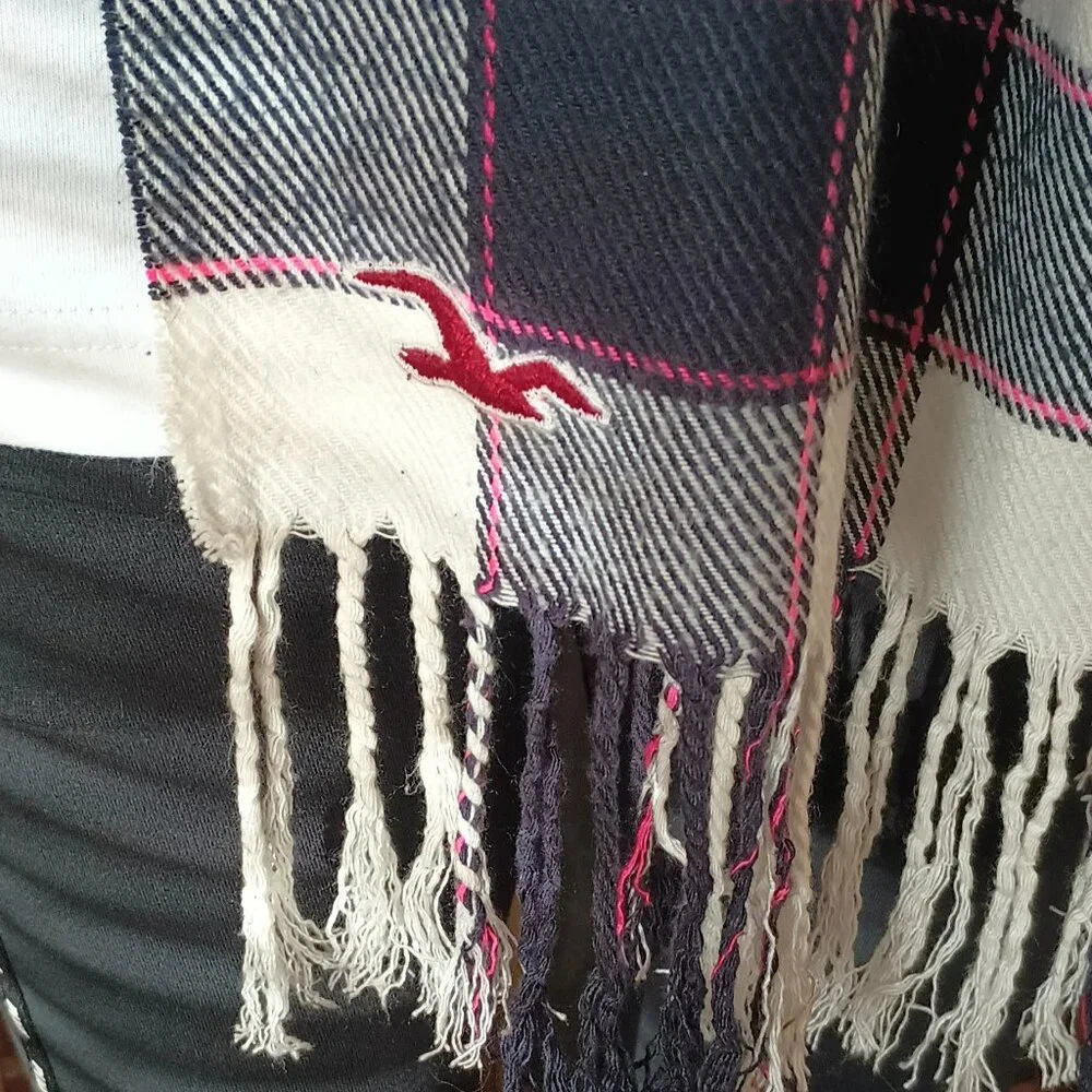 Hollister Black & Pink Plaid Scarf Women's Rectangle Fringe